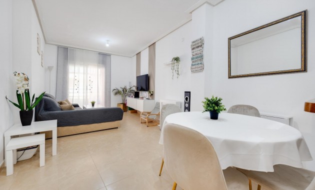 Sale - Apartment / flat -
Torrevieja - Aguas nuevas 1