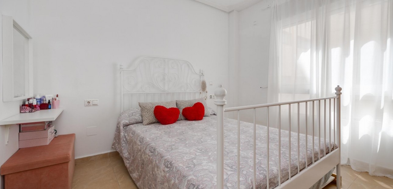 Sale - Apartment / flat -
Torrevieja - Aguas nuevas 1