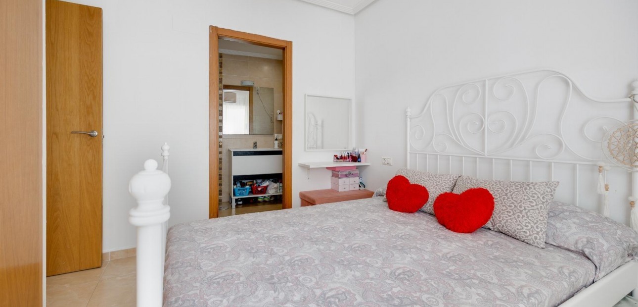 Sale - Apartment / flat -
Torrevieja - Aguas nuevas 1