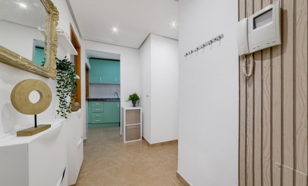 Sale - Apartment / flat -
Torrevieja - Aguas nuevas 1