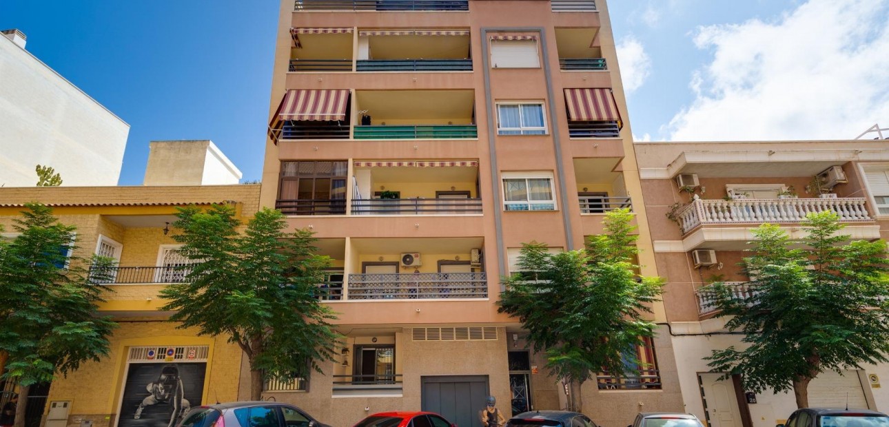 Sale - Apartment / flat -
Torrevieja - Aguas nuevas 1