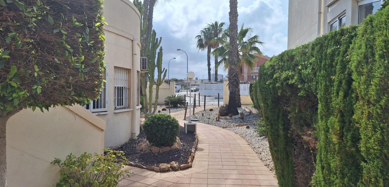 Herverkoop - Bungalow -
Orihuela Costa - Playa Flamenca Norte