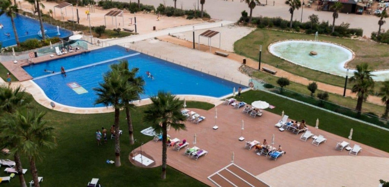 Sale - Apartment / flat -
Torrevieja - Punta prima