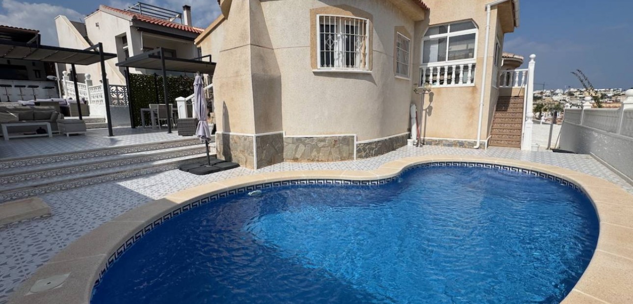 Sale - Villa -
Ciudad Quesada - La  Marquesa Golf