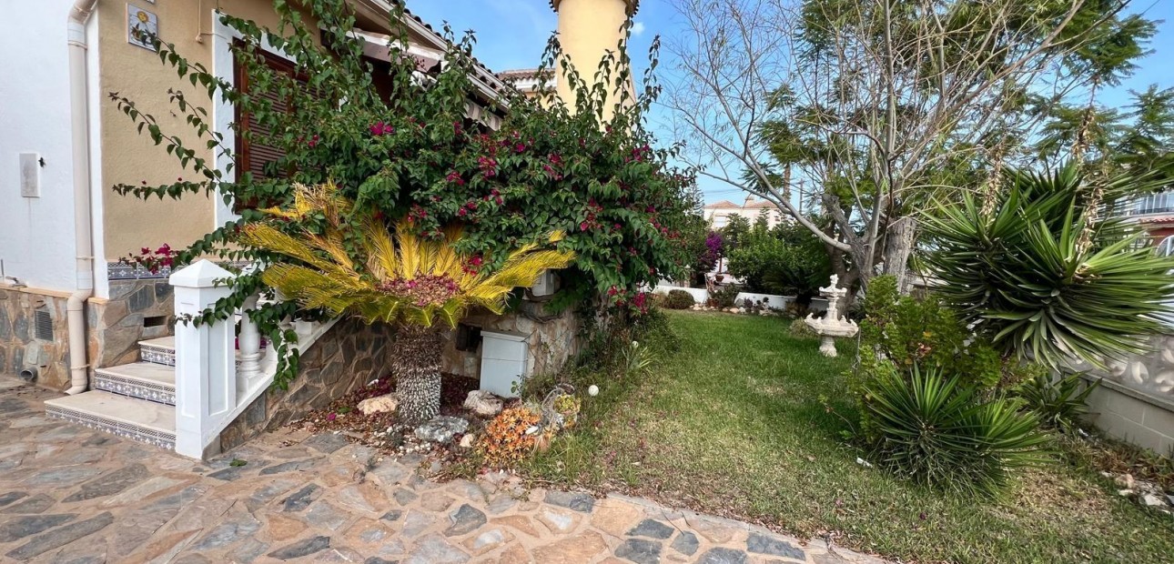 Sale - Villa -
Orihuela Costa - Punta Prima