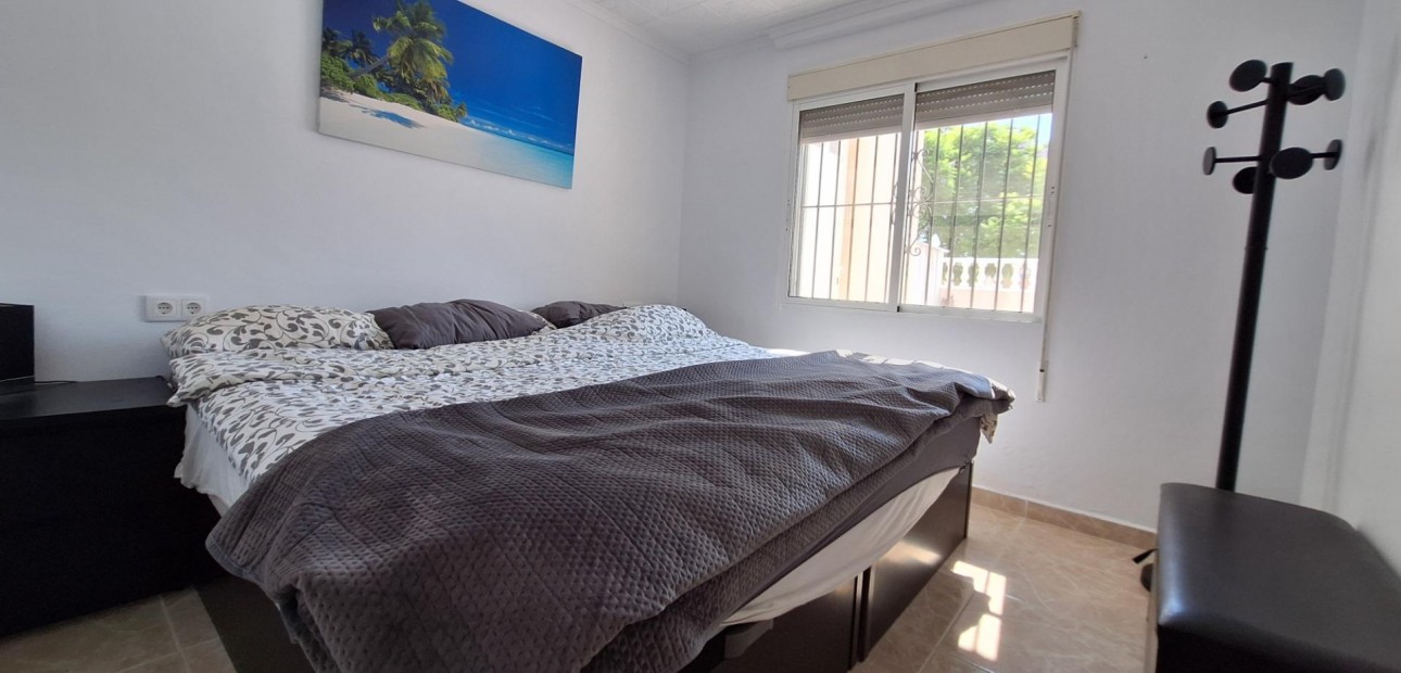 Herverkoop - Bungalow -
Torrevieja - Torretas