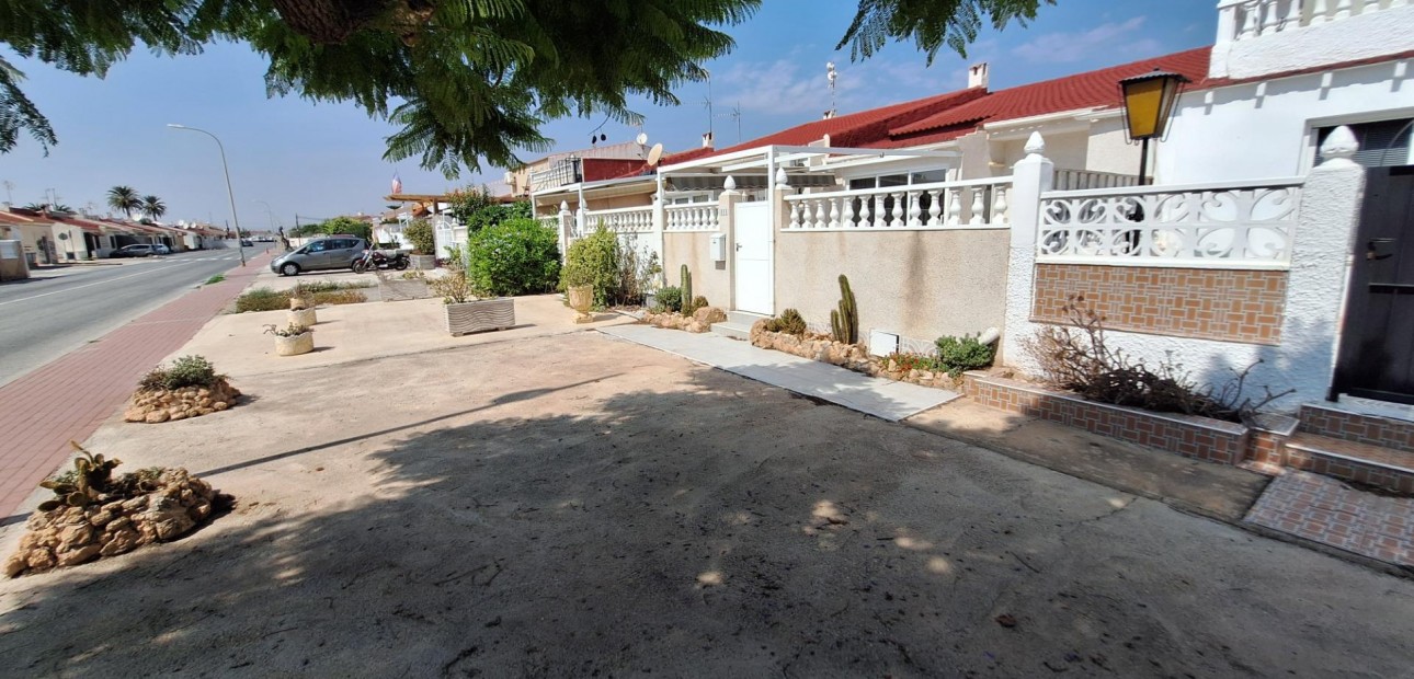 Herverkoop - Bungalow -
Torrevieja - Torretas