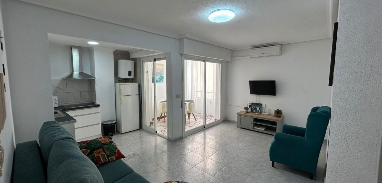 Venta - Apartamento / piso -
Torrevieja - Estacion de autobuses