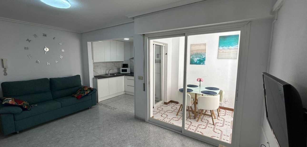 Sale - Apartment / flat -
Torrevieja - Estacion de autobuses