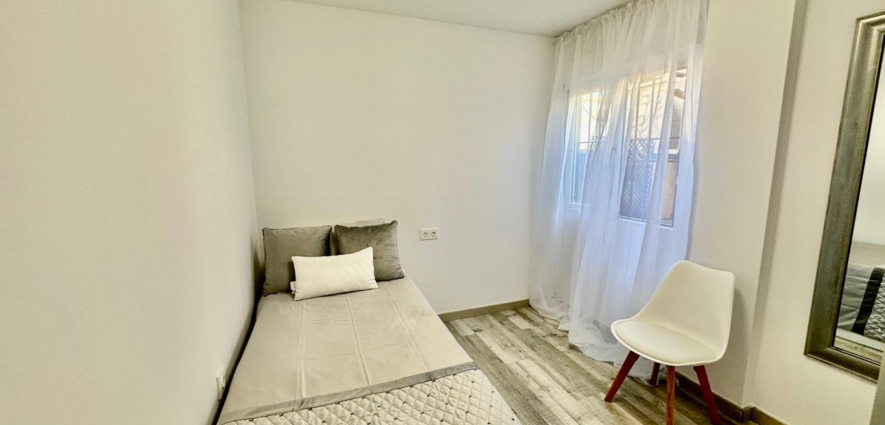 Sale - Bungalow -
Torrevieja - Torreblanca