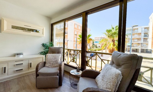 Sale - Apartment / flat -
Punta Prima