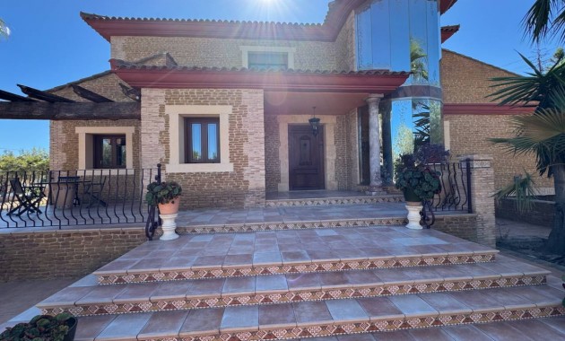 Sale - Finca / Country Property -
Los Montesinos