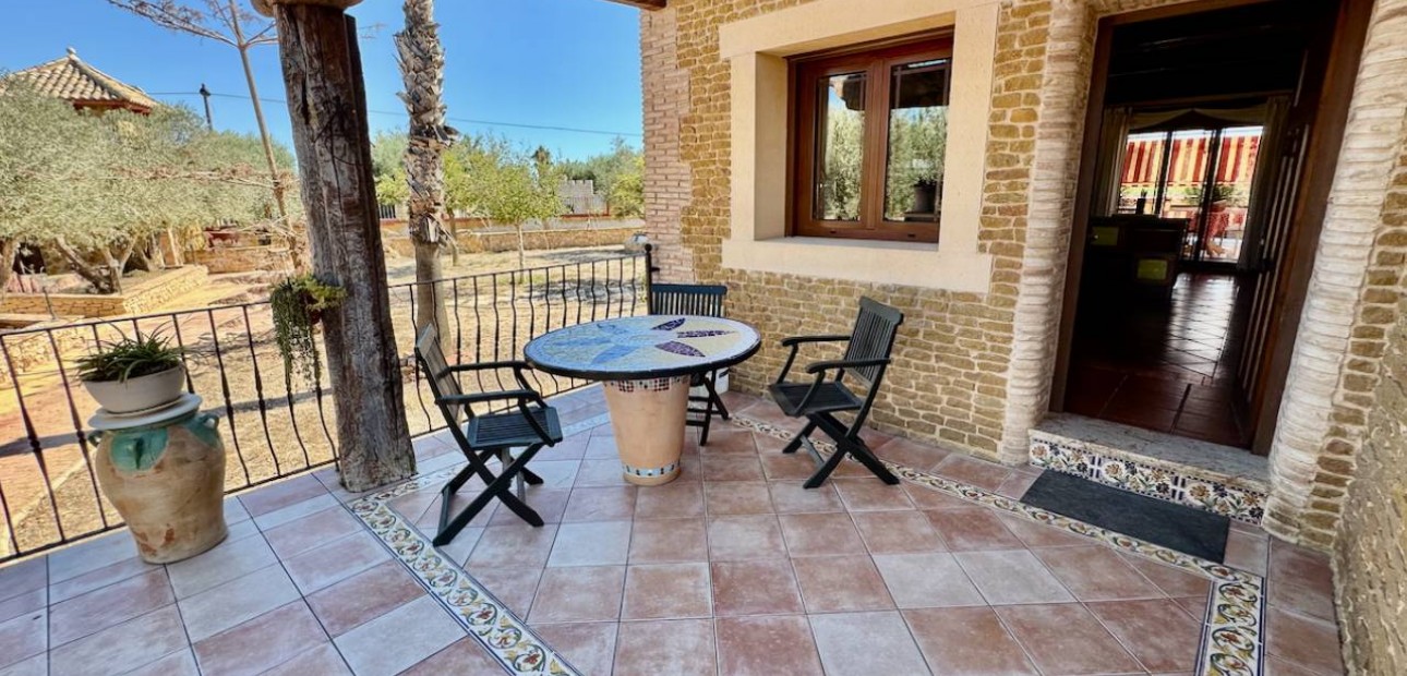 Sale - Finca / Country Property -
Los Montesinos