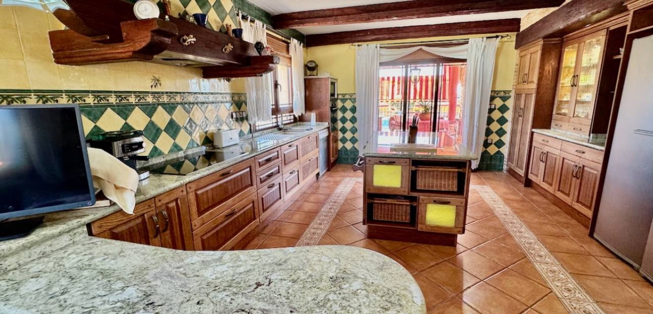 Sale - Finca / Country Property -
Los Montesinos