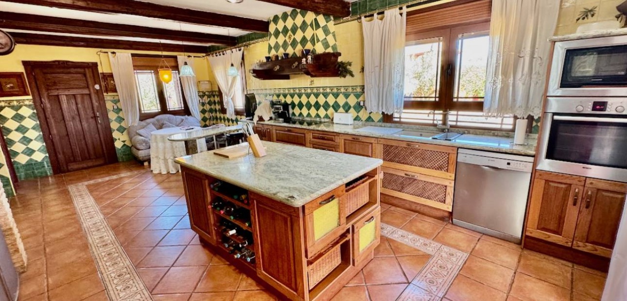 Sale - Finca / Country Property -
Los Montesinos