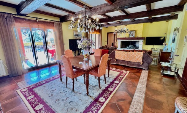 Sale - Finca / Country Property -
Los Montesinos