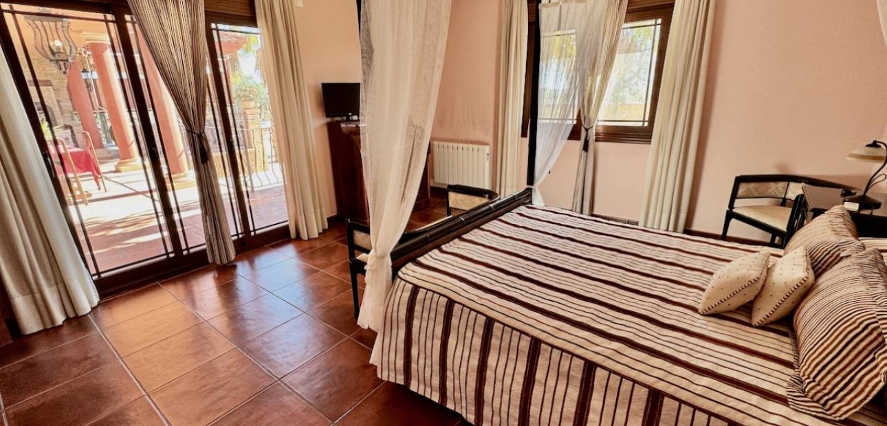 Sale - Finca / Country Property -
Los Montesinos