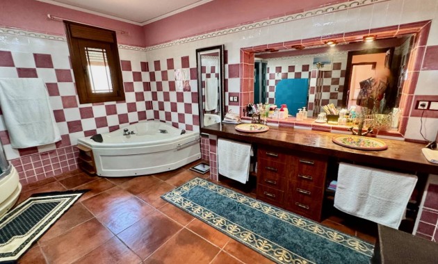 Sale - Finca / Country Property -
Los Montesinos
