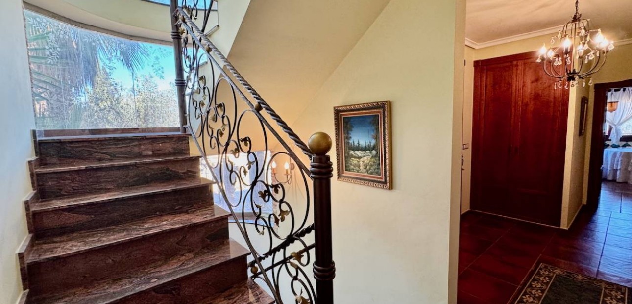 Sale - Finca / Country Property -
Los Montesinos