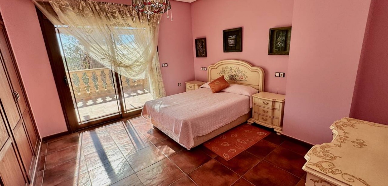 Sale - Finca / Country Property -
Los Montesinos