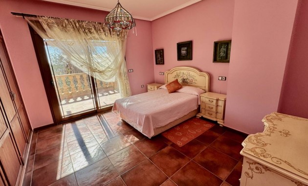 Sale - Finca / Country Property -
Los Montesinos