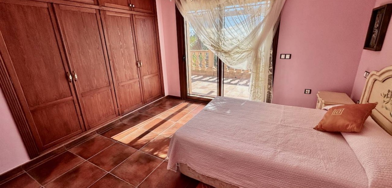 Sale - Finca / Country Property -
Los Montesinos