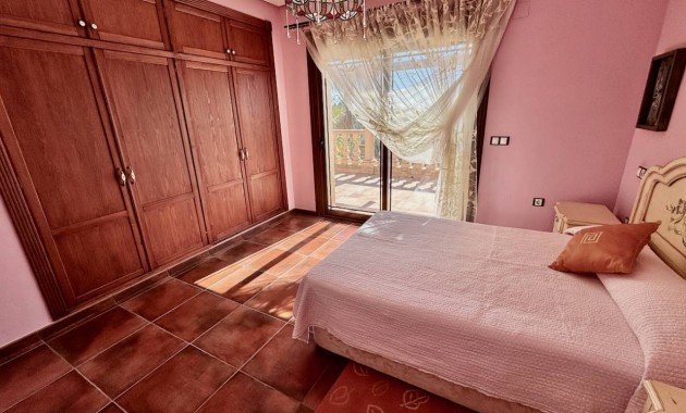 Sale - Finca / Country Property -
Los Montesinos