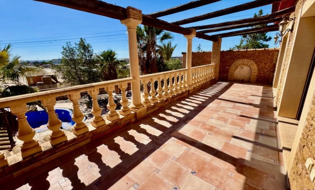 Sale - Finca / Country Property -
Los Montesinos