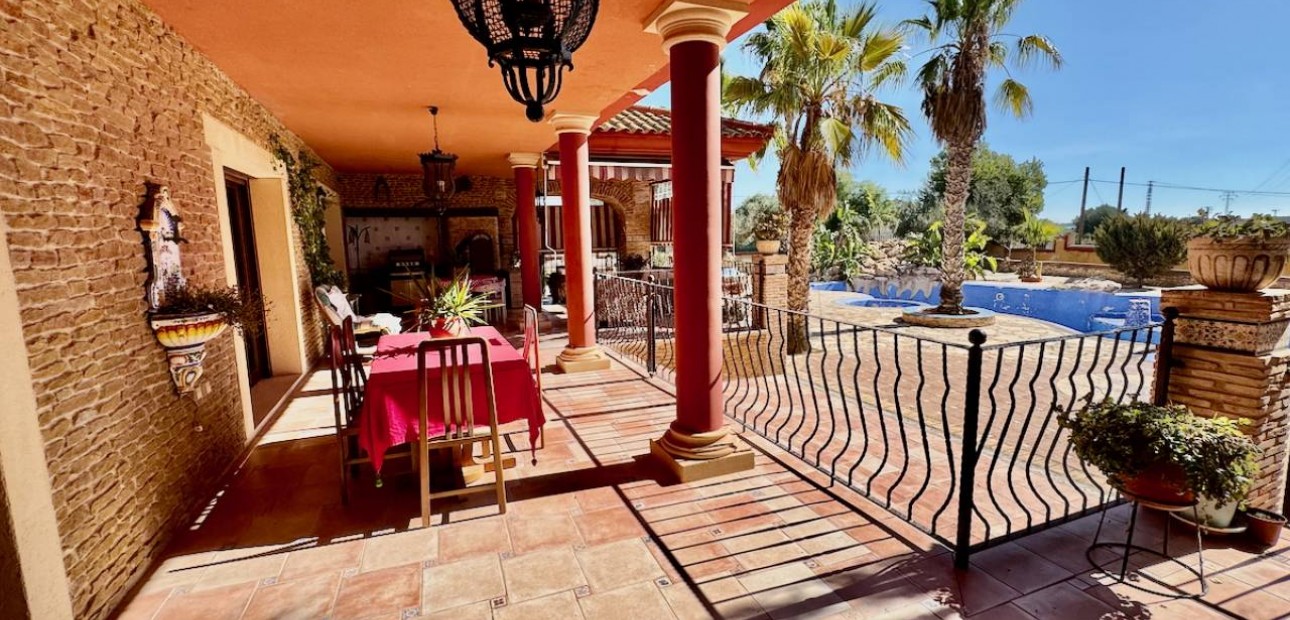 Sale - Finca / Country Property -
Los Montesinos