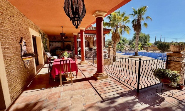 Sale - Finca / Country Property -
Los Montesinos