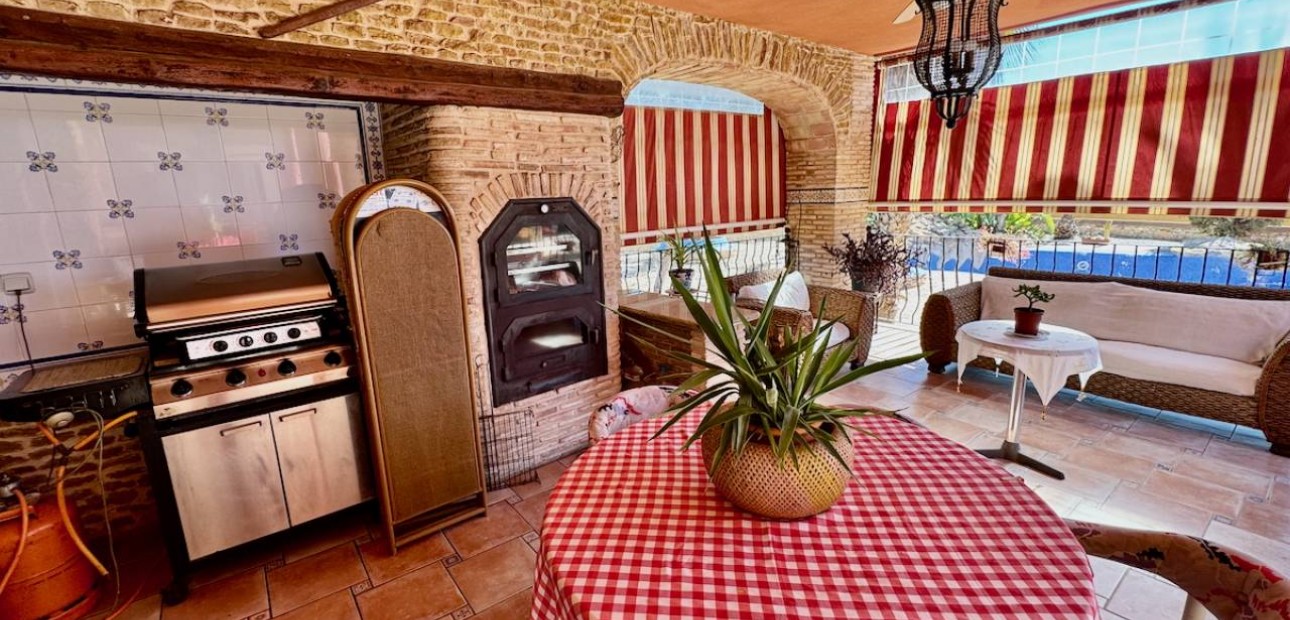 Sale - Finca / Country Property -
Los Montesinos