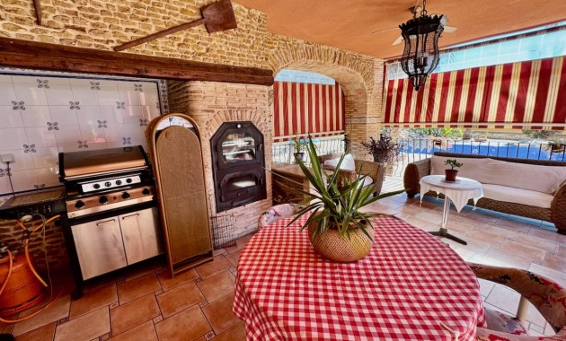 Sale - Finca / Country Property -
Los Montesinos