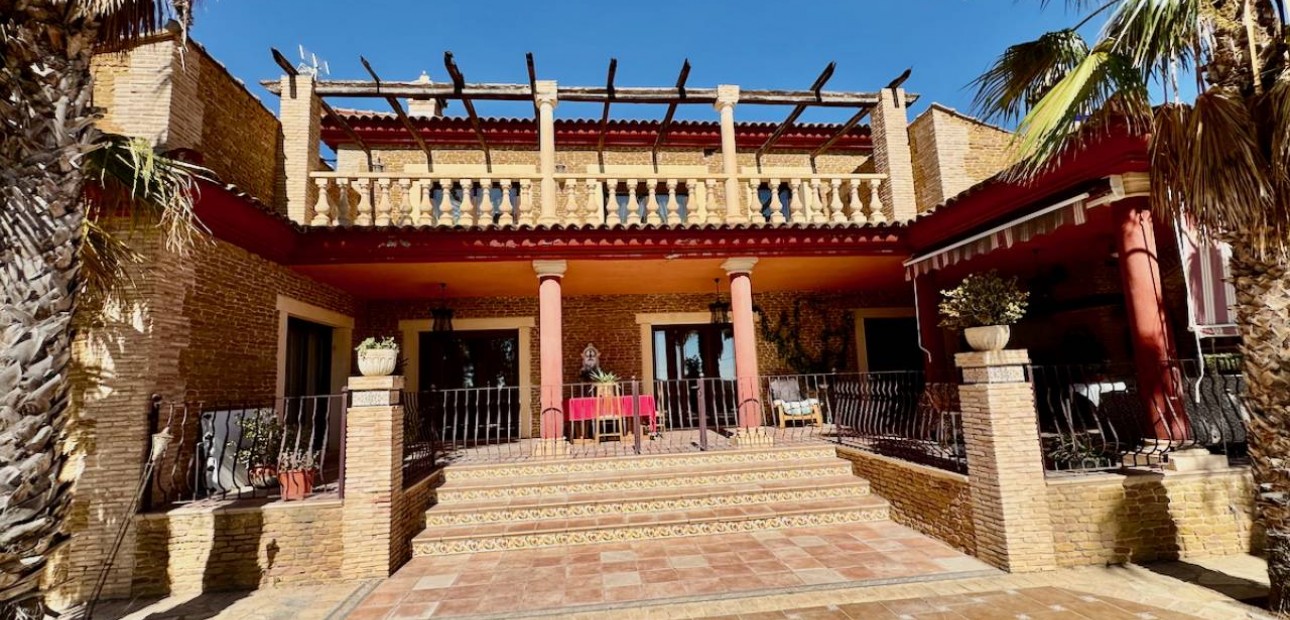 Sale - Finca / Country Property -
Los Montesinos