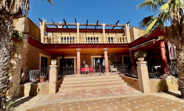 Sale - Finca / Country Property -
Los Montesinos