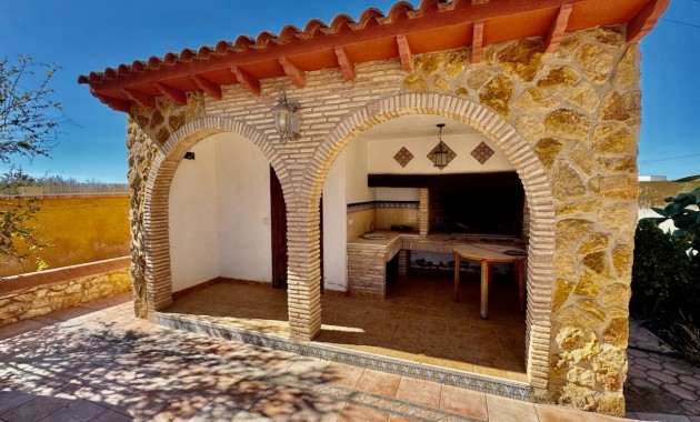 Sale - Finca / Country Property -
Los Montesinos