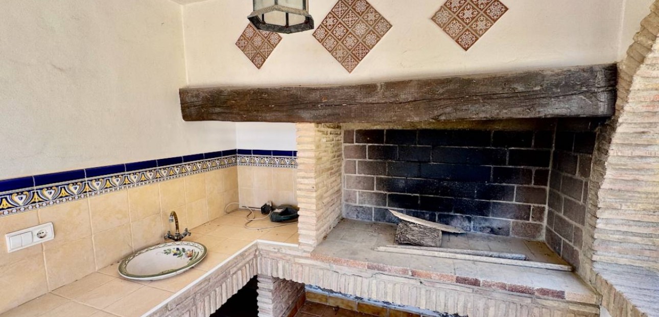 Sale - Finca / Country Property -
Los Montesinos