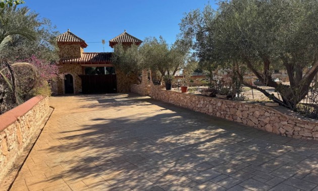 Sale - Finca / Country Property -
Los Montesinos
