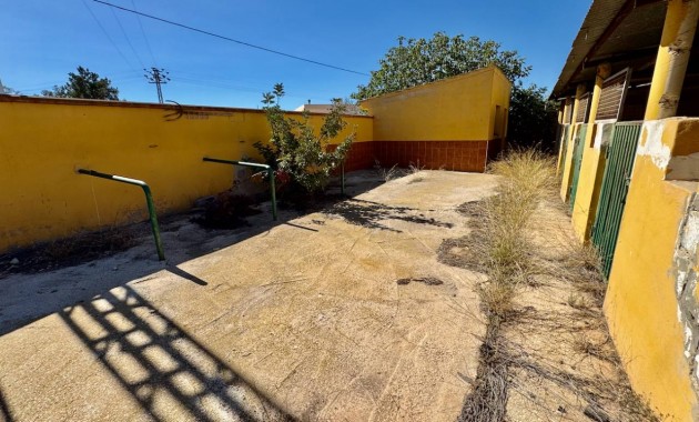 Sale - Finca / Country Property -
Los Montesinos