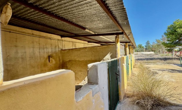 Sale - Finca / Country Property -
Los Montesinos