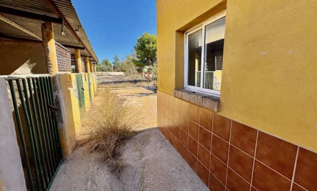 Sale - Finca / Country Property -
Los Montesinos