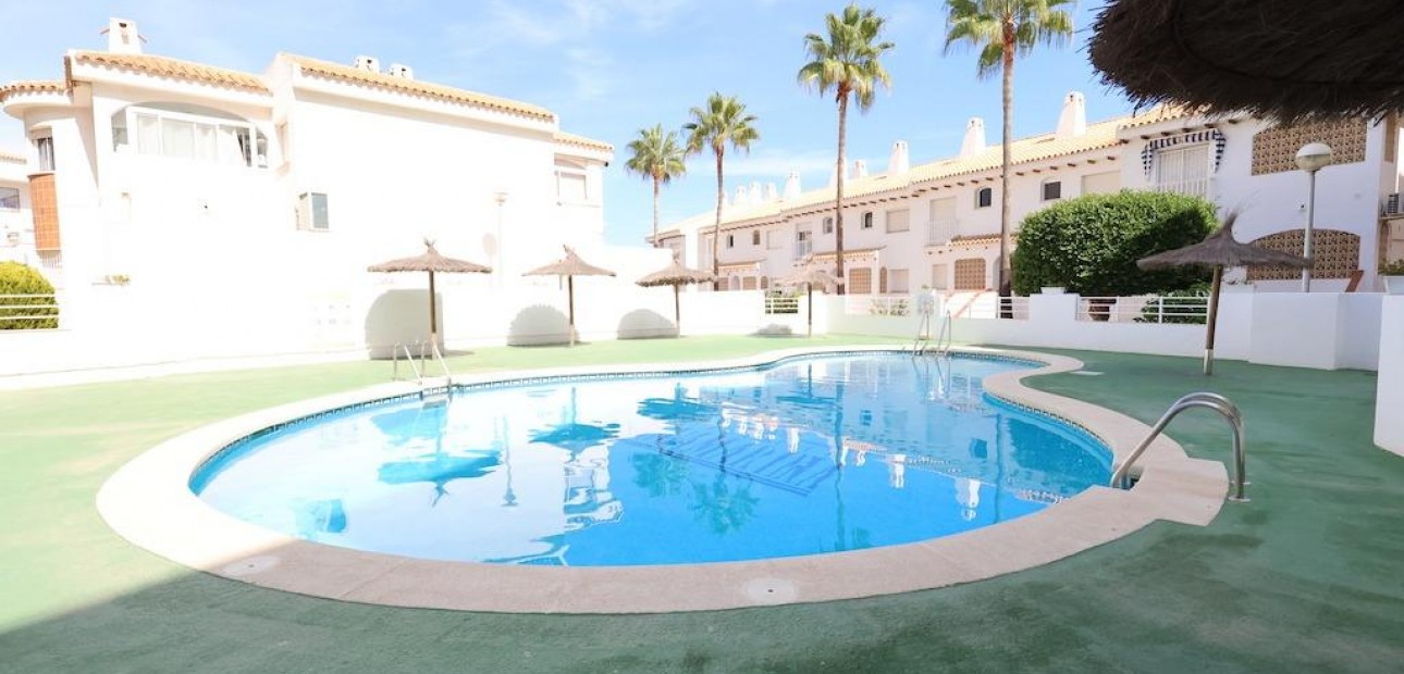 Venta - Bungalow -
Orihuela Costa - Campoamor