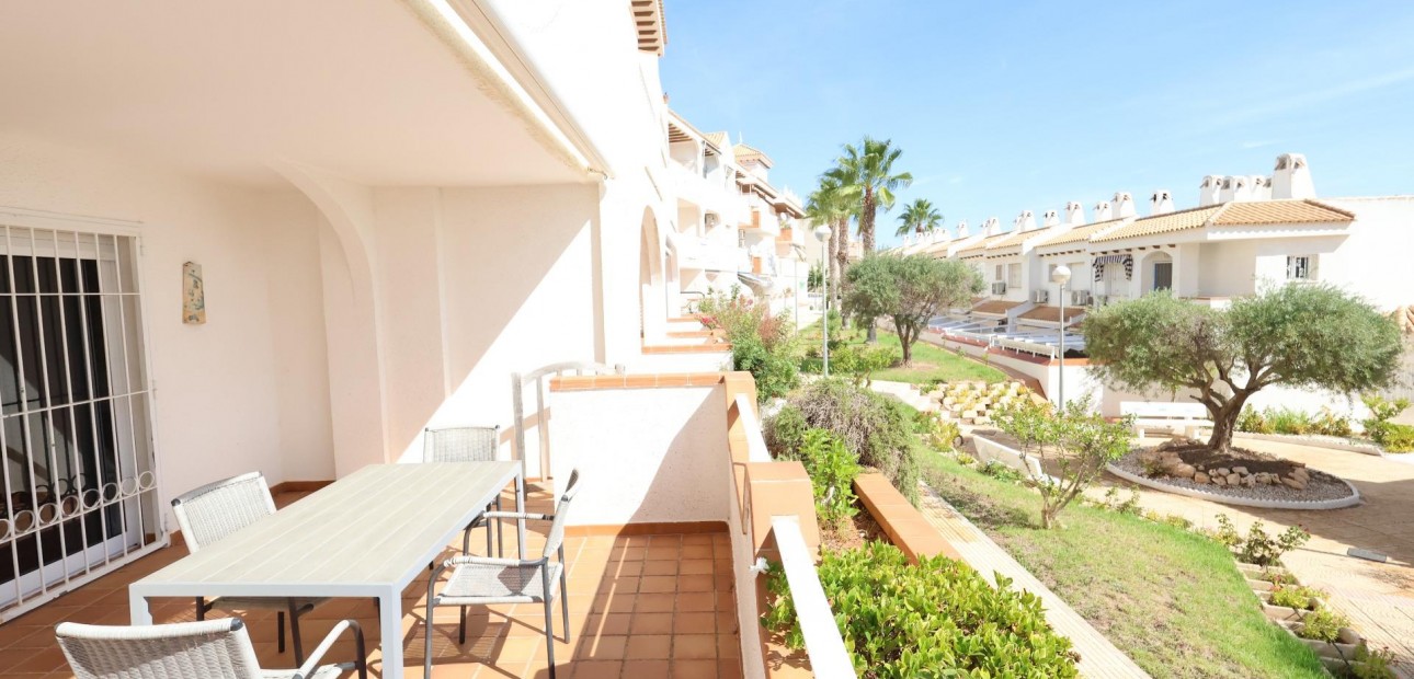 Sale - Bungalow -
Orihuela Costa - Campoamor