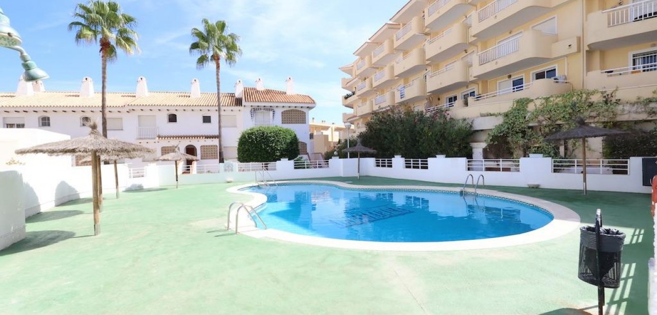 Sale - Bungalow -
Orihuela Costa - Campoamor