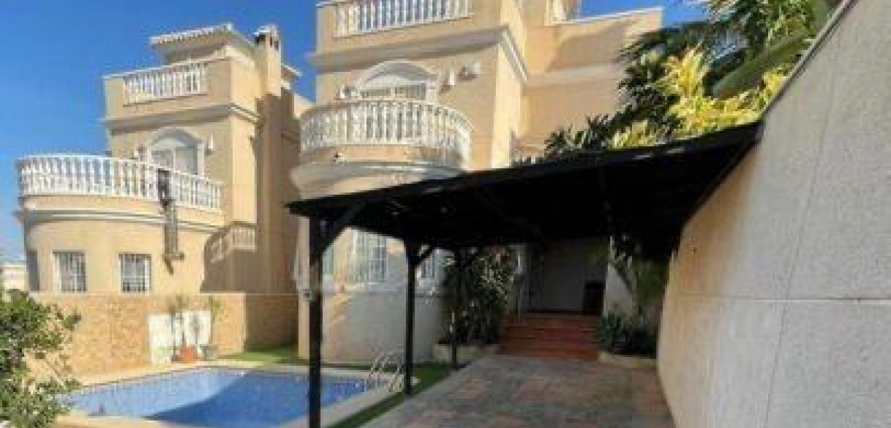 Venta - Villa -
Torrevieja - Los altos