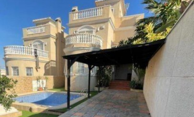 Herverkoop - Villa -
Torrevieja - Los altos