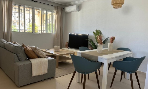 Sale - Villa -
Torrevieja - La siesta