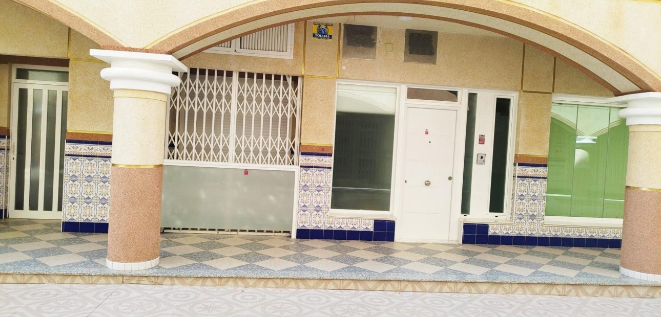 Sale - Bungalow -
Torrevieja - La Mata