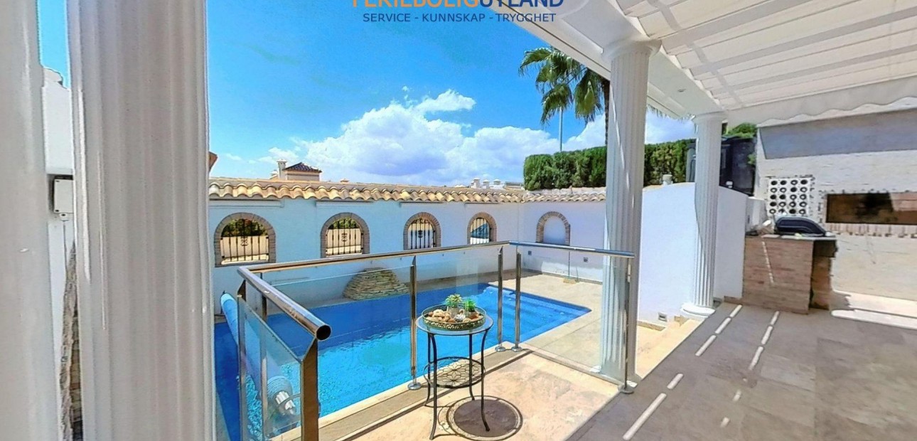 Sale - Villa -
Orihuela Costa - Los Dolses