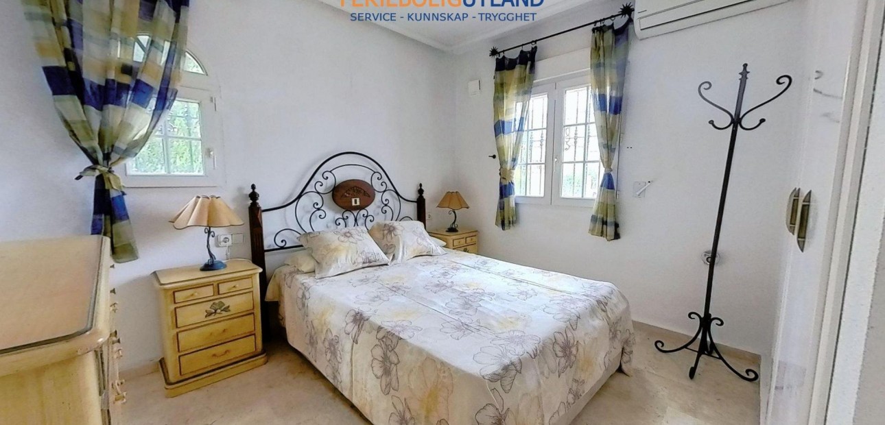 Sale - Villa -
Orihuela Costa - Los Dolses