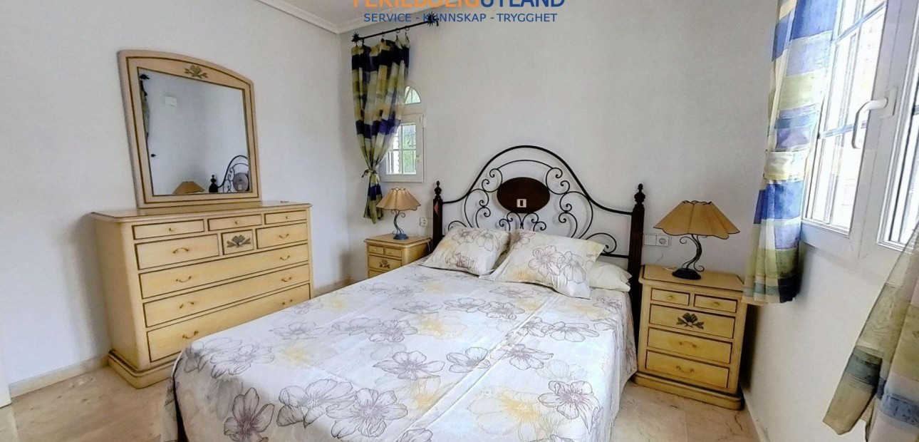 Sale - Villa -
Orihuela Costa - Los Dolses